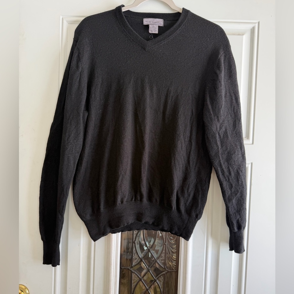 For The Republic Men's black V-Neck Sweater